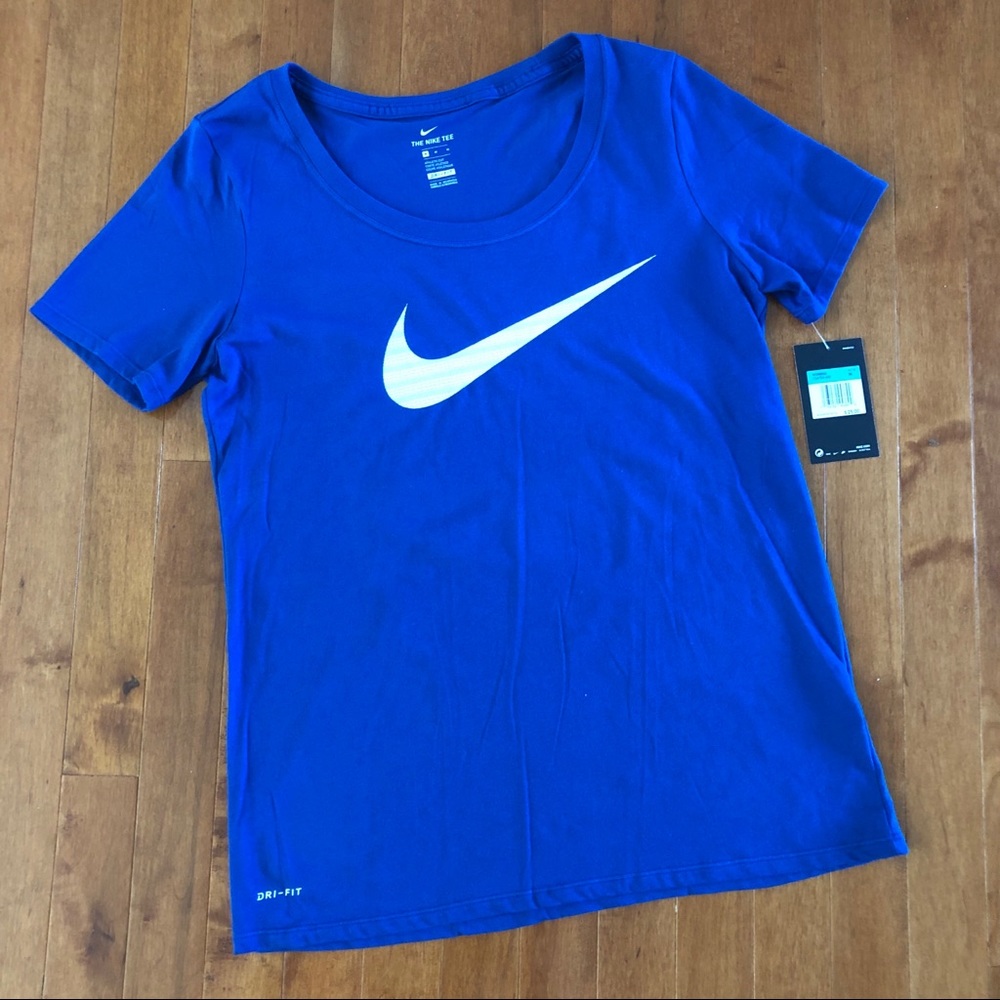 NIKE💥 the Nike tee Dry-fit woman size M